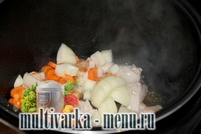Тушеная капуста с куриной грудкой 
