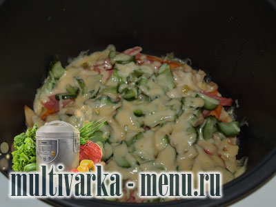 пицца с колбасой и грибами